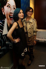 组图：Twins上海宣传新专辑 谈及感情阿娇称随缘