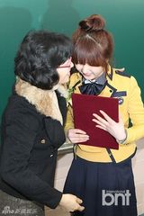 组图：Apink与BOYFRIEND等爱豆艺高毕业