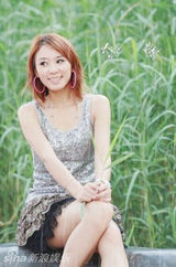  幻灯图：“山寨林志玲”与真身难辨 贡米为其颁奖