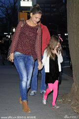 组图：前汤嫂透视装 小苏瑞丝袜破洞捂脸躲镜头