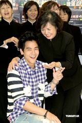 幻灯图：彭于晏坦言不爱三角恋 祝福周杰伦蔡依林