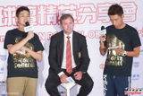 组图：白赖仁笠臣亮相 洪天明欲培养儿子踢球