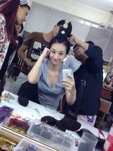 组图：穆婷婷卖萌犯二 向粉丝耍宝贺中秋