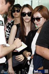 组图：SM家族赴台湾演出亮相机场