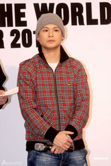 组图：侧田避忌女生怕被女友骂 否认与曹格玩4P 