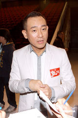 幻灯图：林保怡出演新戏 邓丽欣郑欣宜虚心讨教