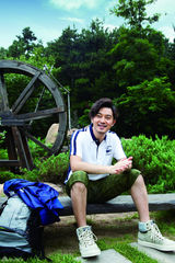 组图：沙溢拍杂志封面 阳光笑容展乐活正能量