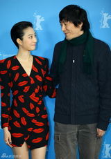 组图：《白日》见面会 桂纶镁与王学兵暧昧调笑