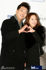 组图：韩笑星洪禄基大婚 SM娱乐家族总动员祝贺