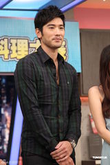 组图：陈乔恩驳与明道因钱反目 称不接续集另有原因