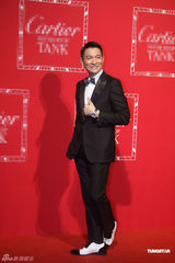 组图：贝鲁奇秀中文 刘德华为爱女减工作量