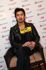 组图：新浪娱乐明星街拍盛典对话陈柏霖