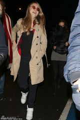 组图：《速激》女星伦敦夜生活 携女友似双性恋