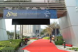 组图：第八届亚洲电影大奖红毯记者抢占机位