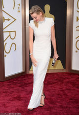 组图：娜奥米-沃茨红唇魅惑 白色礼服温和动人