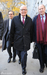 组图：邓文迪与默多克正式离婚 黑脸走出法院