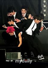 组图：韩团INFINITE粉丝会劲歌热舞超HIGH