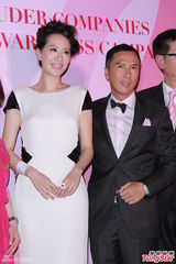 组图：甄子丹汪诗诗情侣装恩爱 叹婚姻经营不易