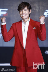 组图：李秉宪出席电影《RED2》影迷会