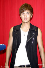 高清图：吴克羣帅气现身录节目 不回避私生子传闻