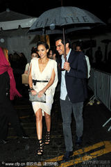 幻灯图：卡梅隆夫妇现身慈善晚宴 阿尔芭携老公现身