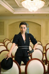 幻灯图：苏岩写真绽放野性 展现别样中性魅力