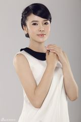 组图：张璇最新写真白裙端庄  褪去清纯变温柔熟女