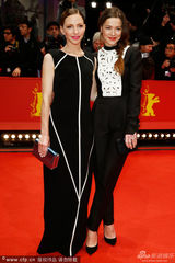 组图：汉娜与卡特琳娜双姝黑白风中性VS妩媚