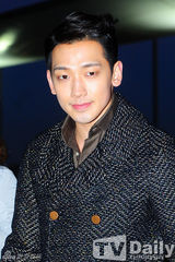 组图：韩星Rain飞LA备战好莱坞新片亮相机场