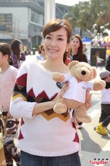 组图：周家蔚低胸装险走光 张新悦证实已怀孕