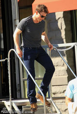 组图：汤姆克鲁斯拍《一击》 凯蒂带小苏瑞探班