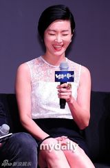 组图：金允锡吴妍秀出席《南方大作战》发布会