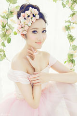 组图：张舒媛浪漫纯美写真 芭蕾公主气质优雅