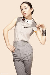 组图：刘思彤最发布新写真 大展妖娆身姿