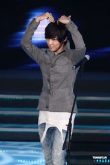组图：韩国团体大出动 SJ-M唐禹哲high翻台北