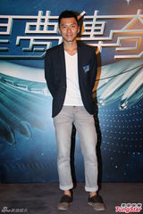 组图：崔建邦爱女生 梁烈唯筹备婚礼不直播