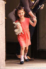 幻灯图集：凯蒂片场拍戏 苏瑞探班粉色系装扮