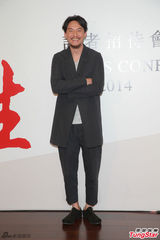 组图：张震郑雨盛亮相短片《三生》记者会