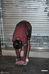 组图：陈冠希坚持跑完马拉松 一心慈善否认要洗底