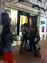 组图：张柏芝泰国过新年 爱子变狮子王搞怪