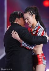 组图：王晶与90后嫩模酒店夜会被拍