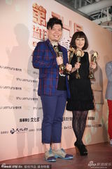 组图：林忆莲获最佳国语女歌手 常石磊代领