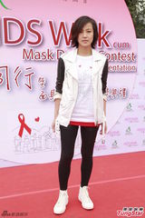 组图：何韵诗称雌雄同体是赞美 视邓九云为女神