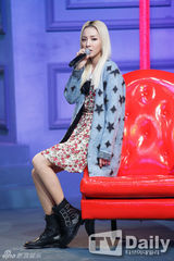 组图：SISTAR孝琳M字腿惹火 EXO小分队抒情回归