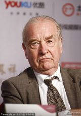 组图：金爵奖评委齐亮相 宁浩疲惫心不在焉