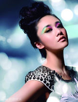 幻灯图：刘芸写真优雅慵懒 变身“千面娇娃”