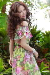 组图：刘心悠花朵裙装拍写真 望早日遇真命天子