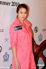 幻灯图：Paula首度抵港走秀捞金心情好 想要吴彦祖