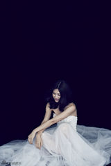 组图：童蕾浪漫婚纱写真 甜蜜笑容幸福小女人