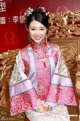 幻灯图：《万凰之王》主演试装 胡杏儿宣萱争宠